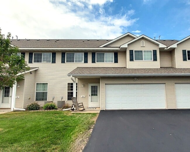 Building Photo - Nice 3 Bedroom Townhome