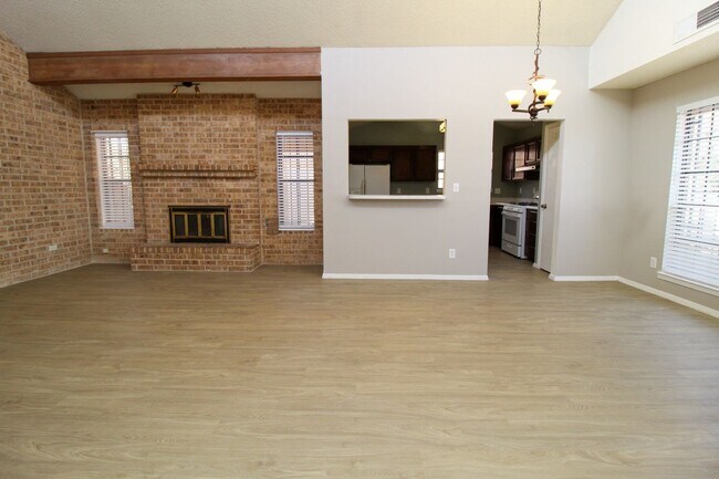 Building Photo - 3201 Fierro Dr