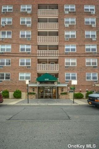 Foto del edificio - 600 Shore Rd