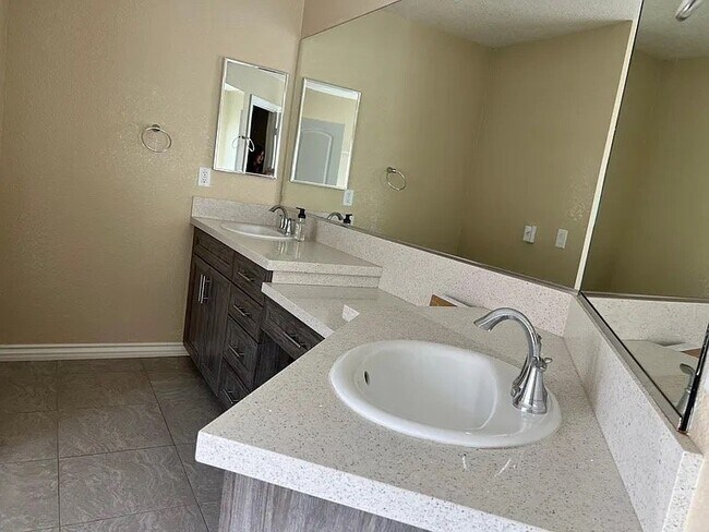 Foto del edificio - 5646 Forry Ct