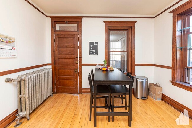 Foto del edificio - 842 W Waveland Ave