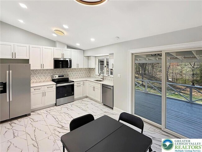 Foto del edificio - 308 Hemlock Ln