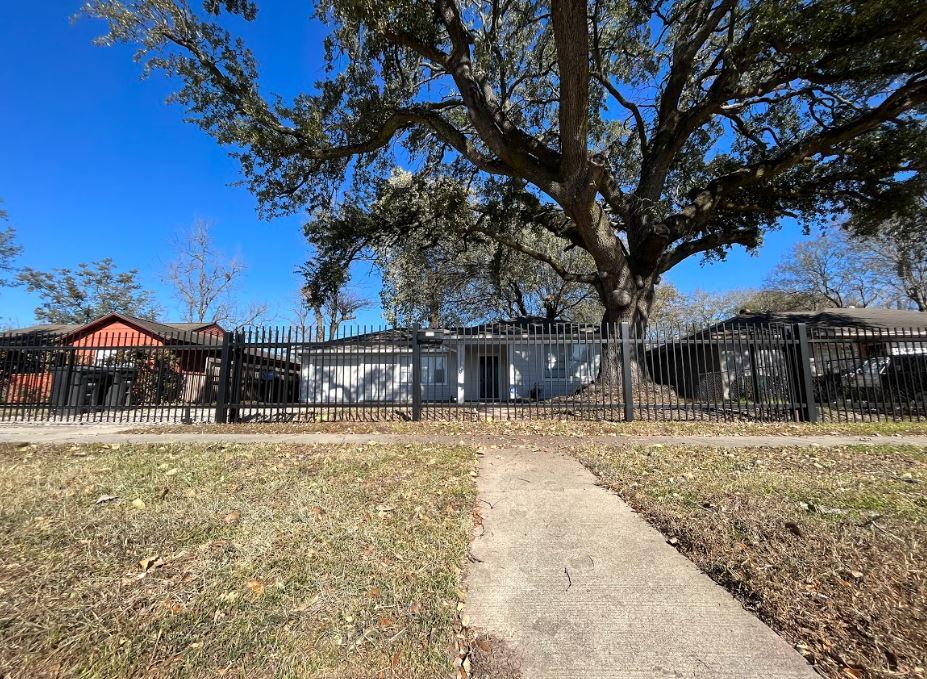 Property is accessible through rod iron fence - 1419 Regal St
