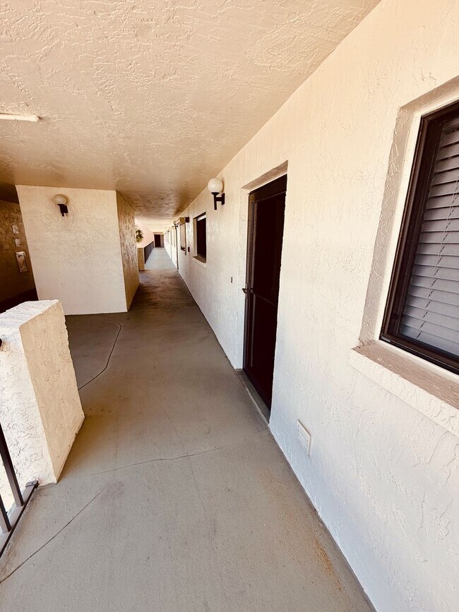 Foto del edificio - 250 S Sykes Creek Pkwy