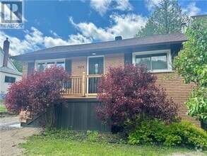 Building Photo - 979 Martindale Rd
