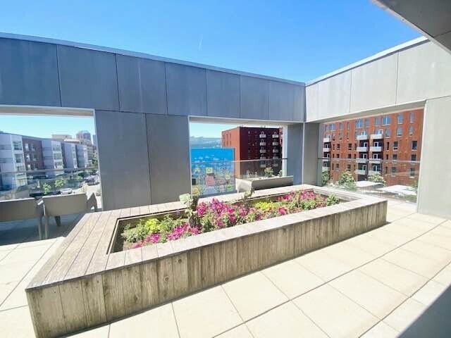 Foto del edificio - 350 E Locust St