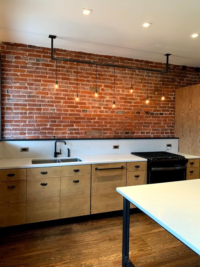 Building Photo - 4544 Oakland Ave