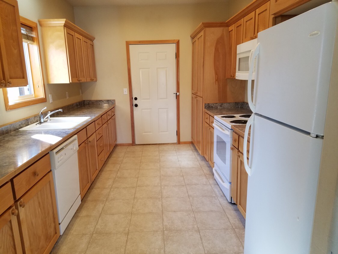 Building Photo - 824 Isherwood Dr