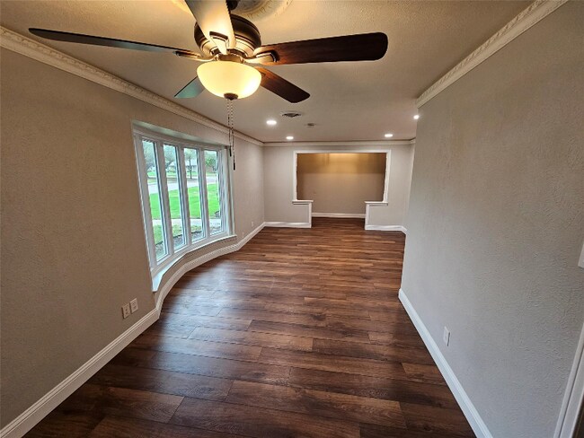 Building Photo - 2905 Brookview Dr