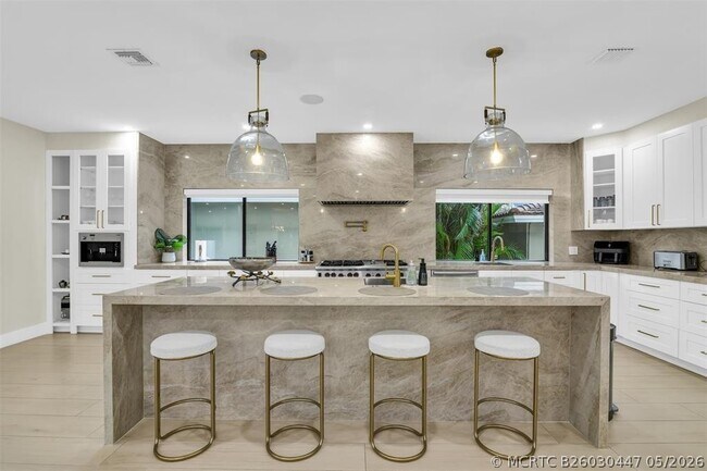 Foto del edificio - 319 S Riverside Dr