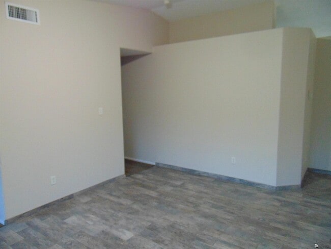 Foto del edificio - 6274 E 43rd St