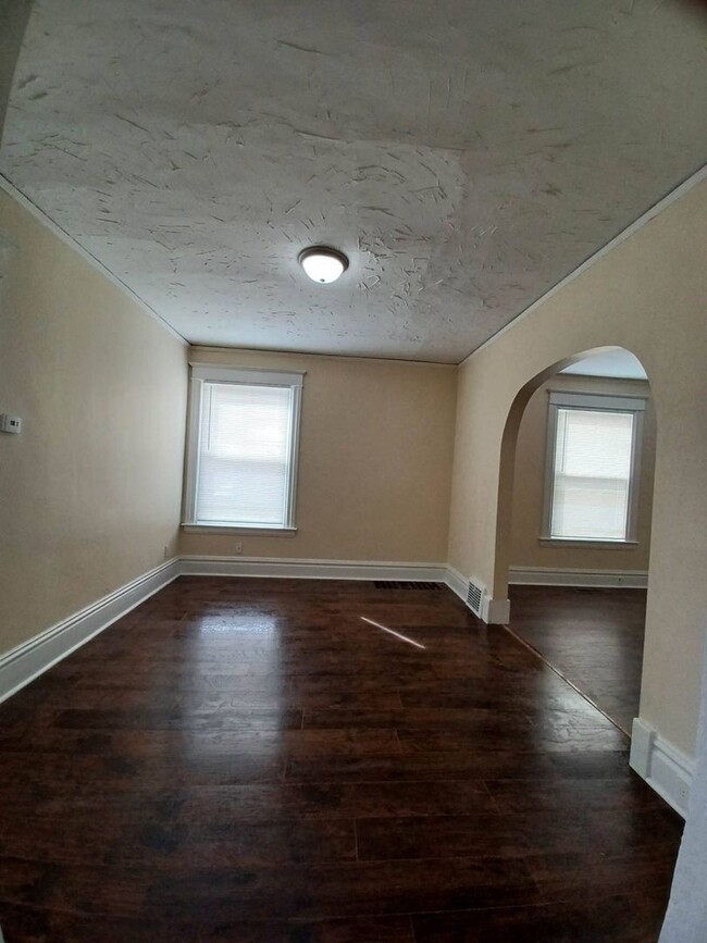 Building Photo - 516 11th St