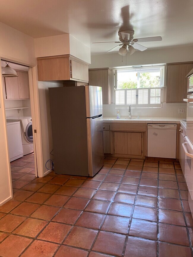 Cocina/lavadero - 23724 Aetna St