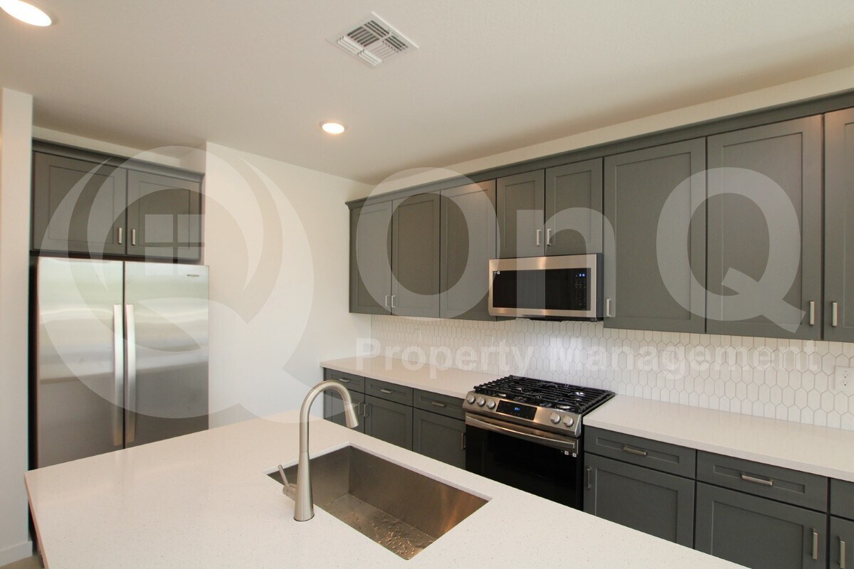 Foto principal - 9314 E Sequence Ave