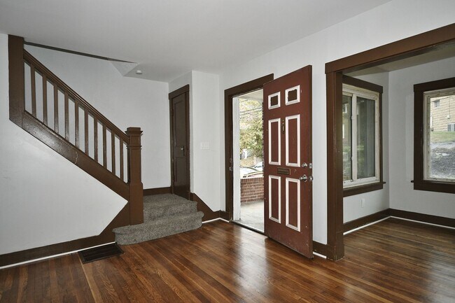 Foto del edificio - Gorgeous all brick home for rent!