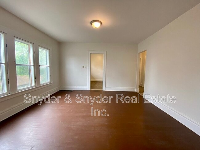 Building Photo - 400 Cloverdale Ave