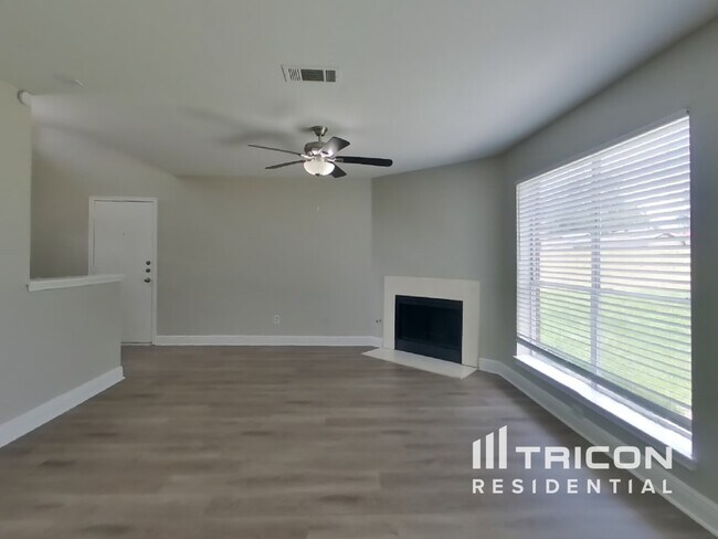 Foto del edificio - 2403 Clear Ridge Dr