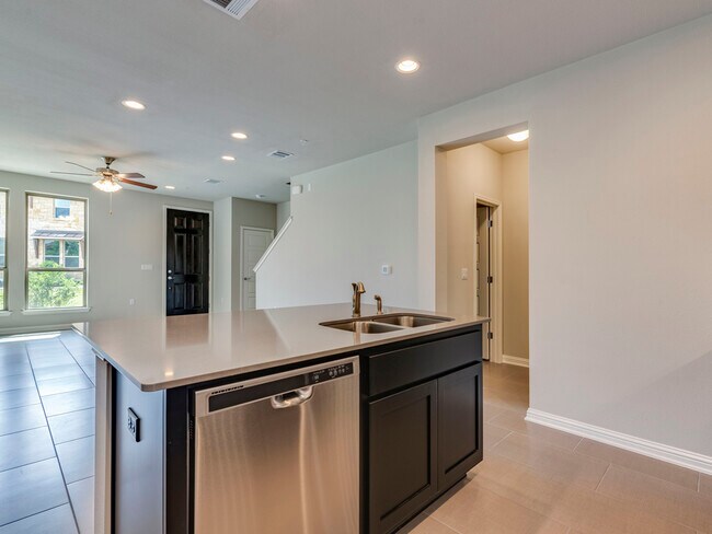 Foto del edificio - 13800 Lyndhurst St