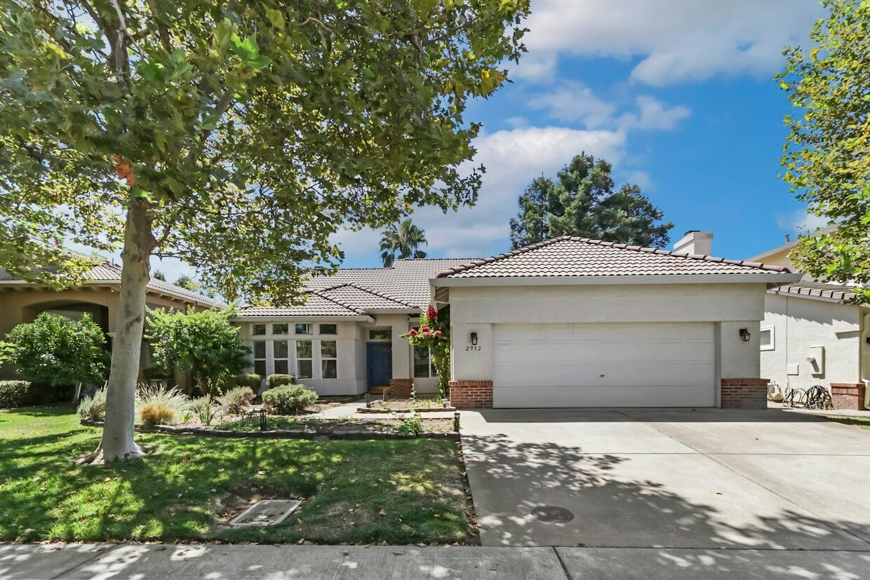 Primary Photo - 2932 Prado Ln