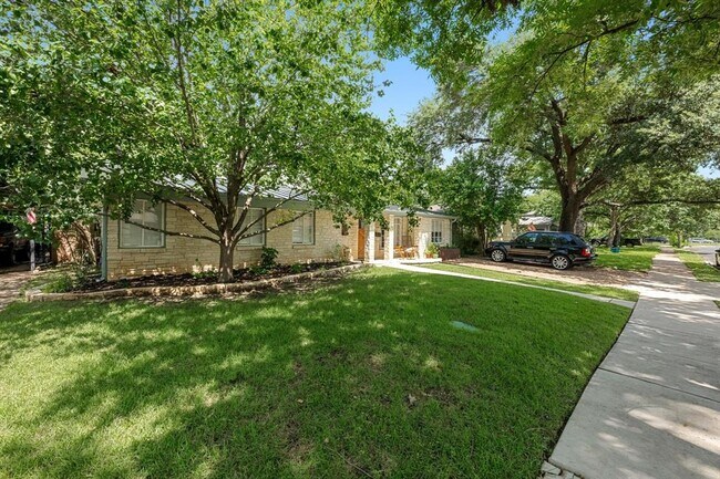 Foto del edificio - 5008 W Frances Pl