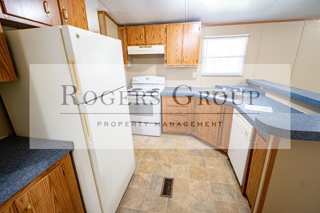 Building Photo - 671 Regina Ln
