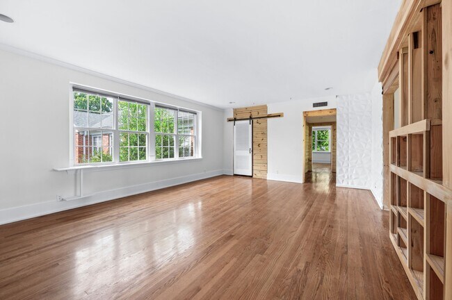 Foto del edificio - 1112 Clifton Ln