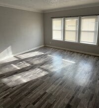 Building Photo - 1365 Clarence Ave