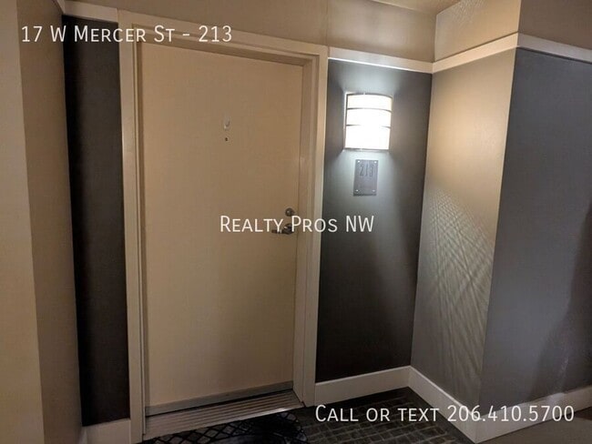 Photo - 17 W Mercer St-213 House