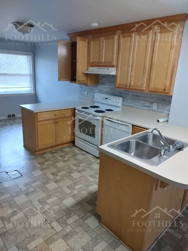 Building Photo - 2712 Cedar Ln