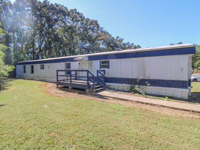 Foto del edificio - Completely Updated 3BR/2BA Trailer in Musc...