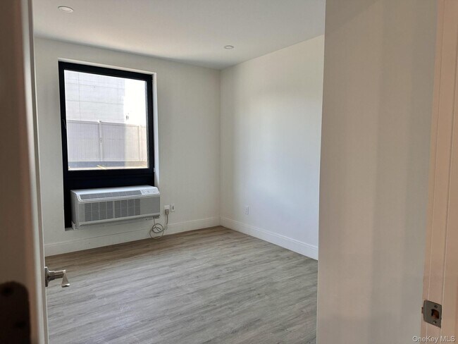 Foto del edificio - 362 W Merrick Rd