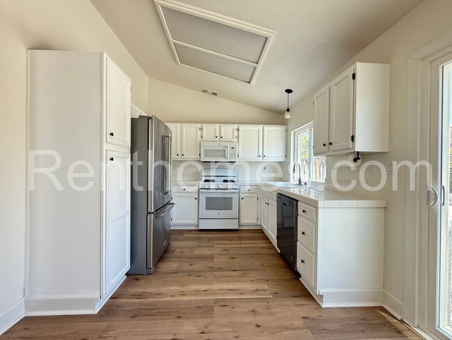 Building Photo - 43104 Corte Cabrera