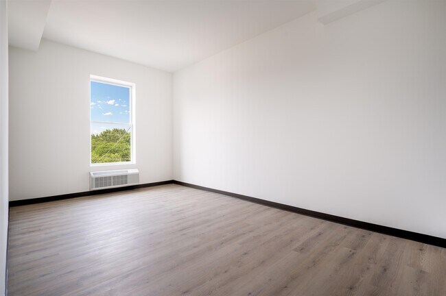 Building Photo - 857 Bergen Ave