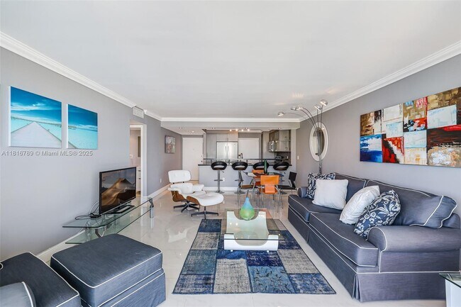 Foto del edificio - 5838 Collins Ave