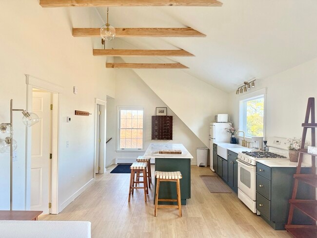 Building Photo - 243 Basin Point Rd