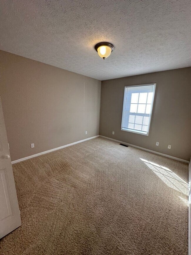 Building Photo - COMING SOON!! 3 Bedroom 2 Bathroom Home fo...