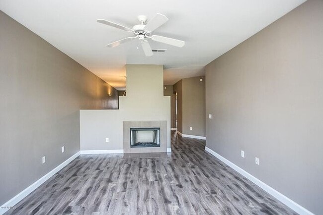 Building Photo - Stunning 2 bedroom Condo