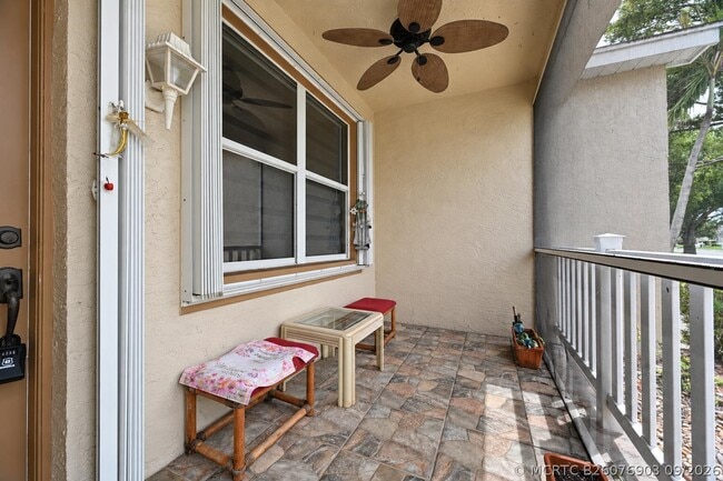 Building Photo - 545 NW Portofino Ln