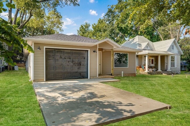 Building Photo - College students welcome! Brand new 3 bedr...