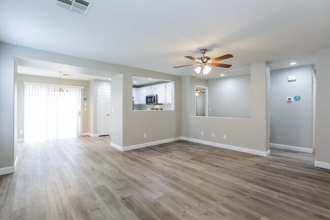 Building Photo - 11738 Magliana St