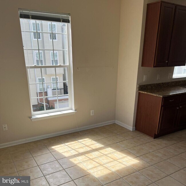 Building Photo - 6155 Shadywood