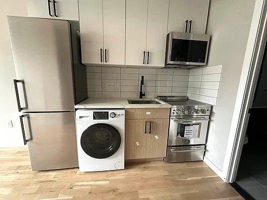 Foto principal - 2 bedroom in Bronx NY 10456