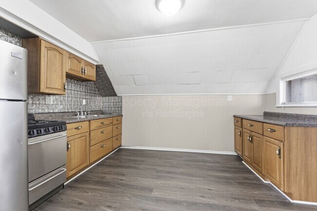 Foto del edificio - 332 Goddard Rd