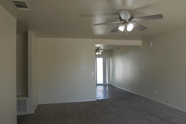 Foto del edificio - 52601 Avenida Navarro