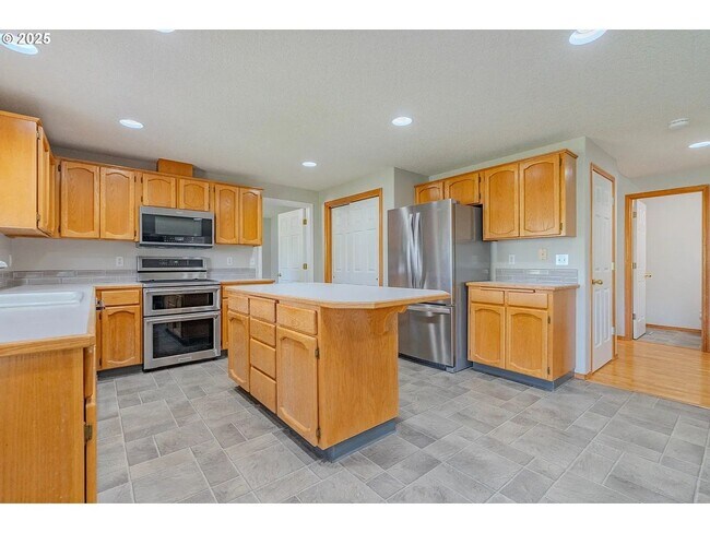 Foto del edificio - Spacious 4BR, 3 Bath House in Felida