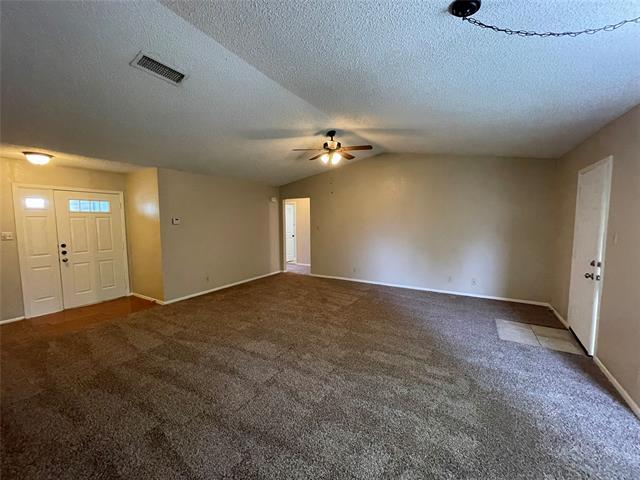 Foto del edificio - 821 Loganwood Dr