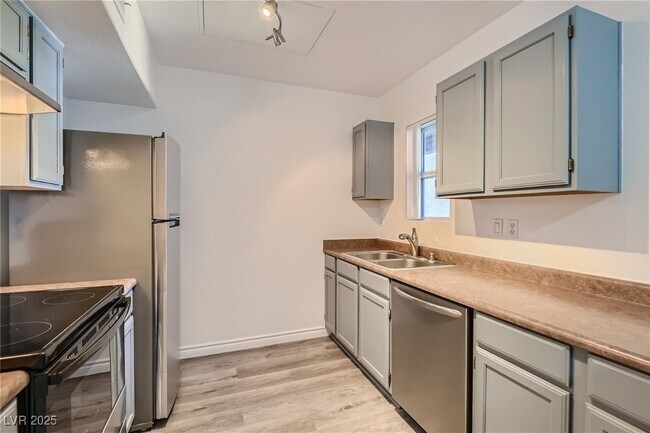 Foto del edificio - 7255 W Sunset Rd