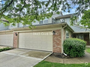 Building Photo - 1445 Club Dr
