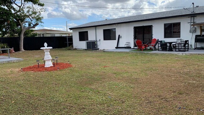 Foto del edificio - 3041 NW 185th Ter