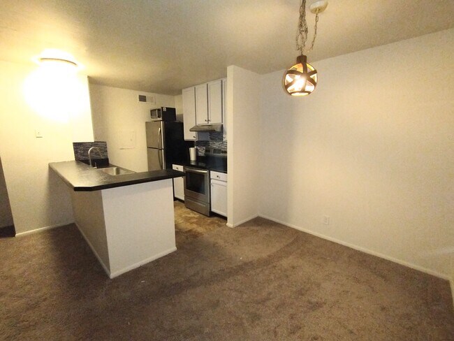 Foto del edificio - 8055 E Thomas Rd